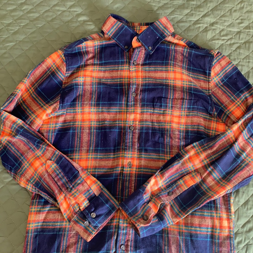 Good fellow flannel from Target. Good quality and great condition.